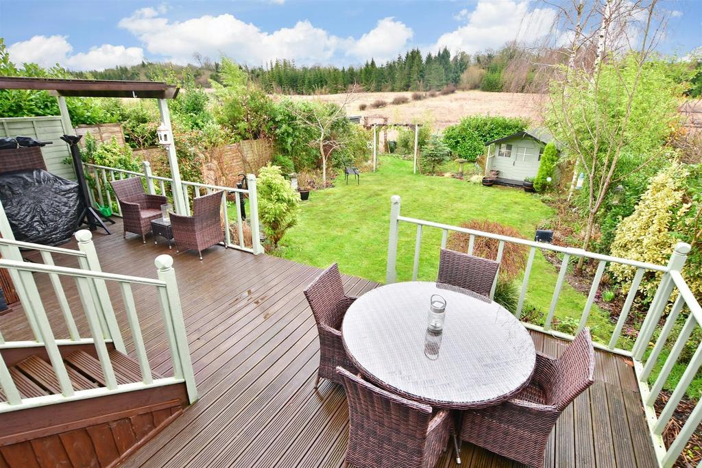 Fairlawn Grove, Banstead, Surrey 3 bed detached bungalow for sale £
