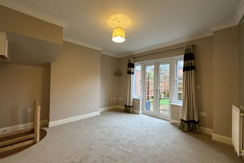 3 bedroom terraced house to rent, Wolage Drive, Grove