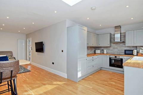 39 Hampton Gardens, Herne Bay, CT6 8BY