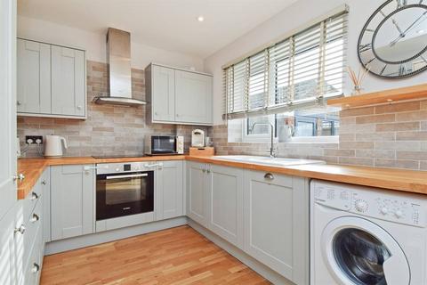 39 Hampton Gardens, Herne Bay, CT6 8BY