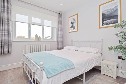 39 Hampton Gardens, Herne Bay, CT6 8BY