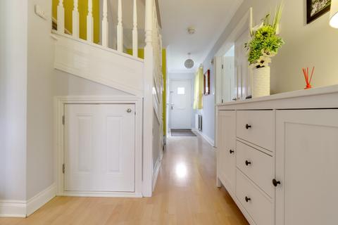 57 Birkhead Close, Kirkburton, Huddersfield, HD8 0GR