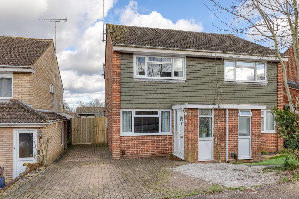 Knebworth, Knebworth SG3 2 bed semidetached house for sale £375,000