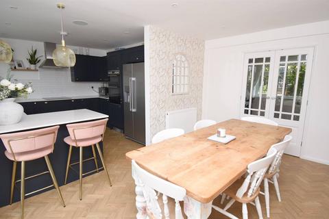 70 Castle Road, Whitstable, CT5 2EB