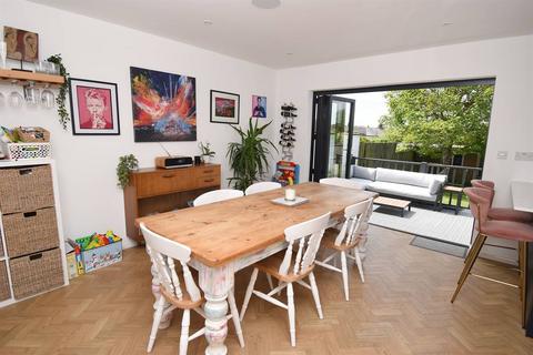 70 Castle Road, Whitstable, CT5 2EB