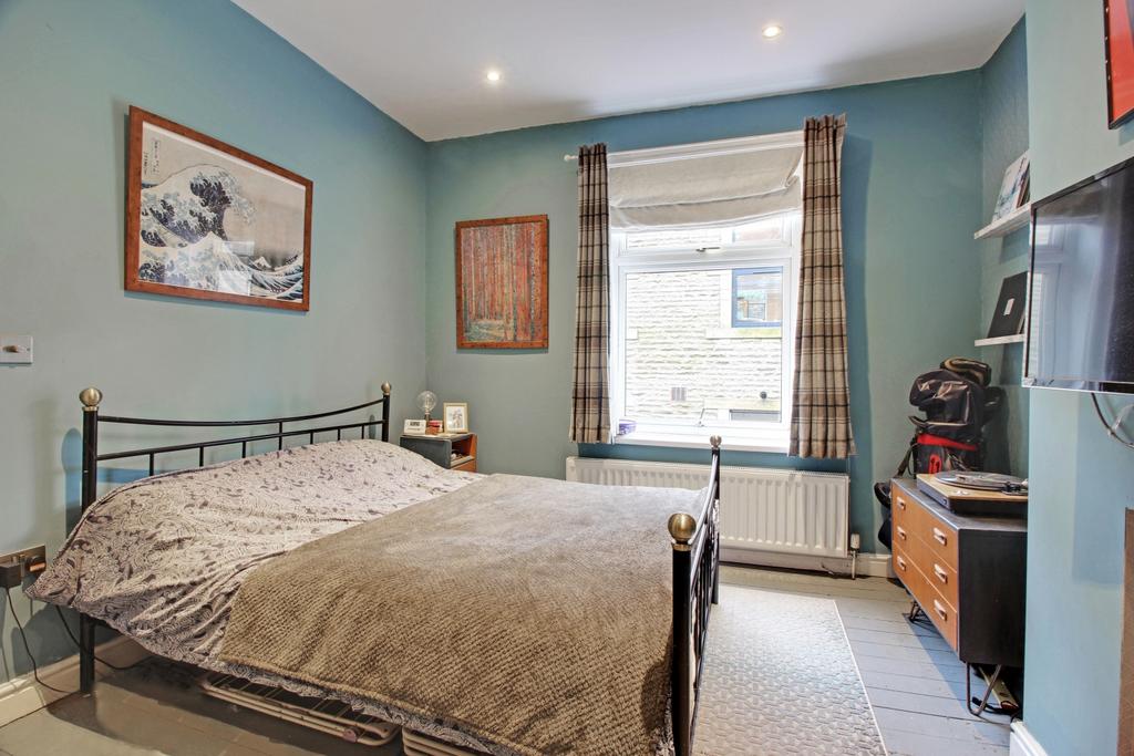 Bedroom 1 - double