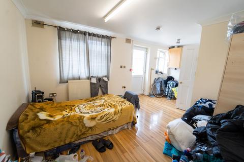 85 East Avenue, Hayes, UB3 2HS
