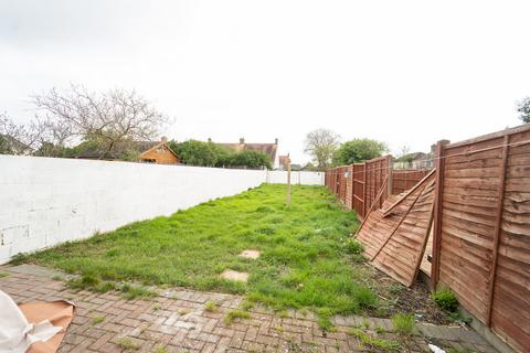 6 bedroom end of terrace house for sale, Central Avenue, Hayes