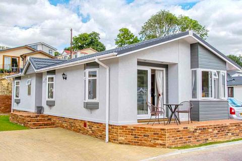 2 bedroom detached bungalow for sale - Northiam, East Sussex TN31
