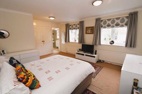 2 The Beeches, Banstead, SM7 2AZ