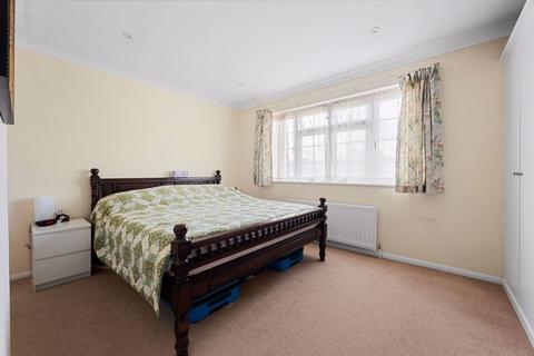 17 Fir Tree Close, Epsom, KT17 3LD