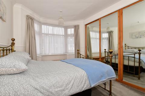 66 Ferndale Road, Gravesend, DA12 5AE