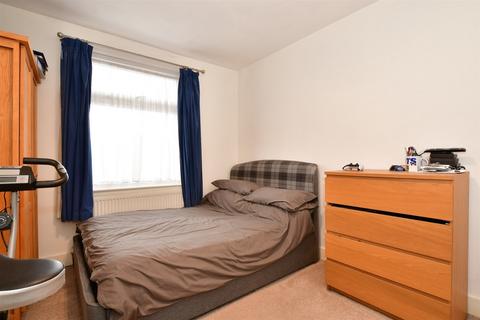 66 Ferndale Road, Gravesend, DA12 5AE