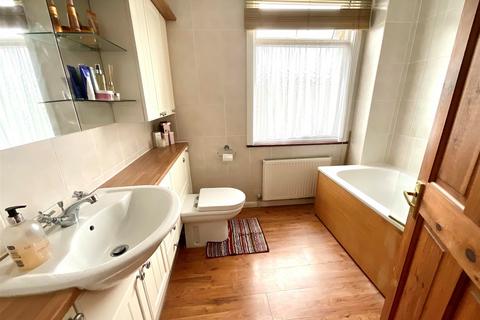 66 Ferndale Road, Gravesend, DA12 5AE