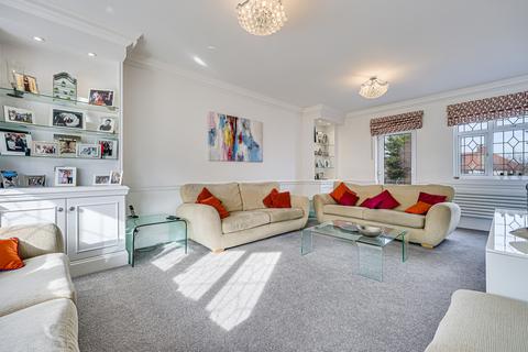 4 bedroom detached house for sale, Taunton Drive, Westcliff-on-sea, SS0
