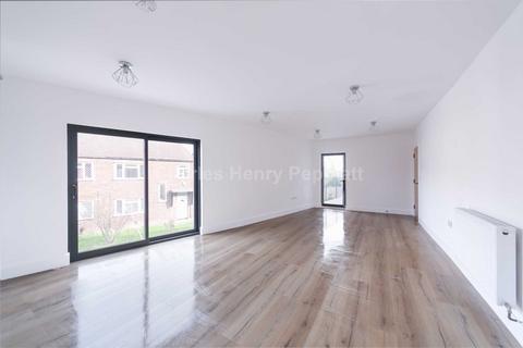1 bedroom apartment to rent, Bush Close, Newbury Park, IG2