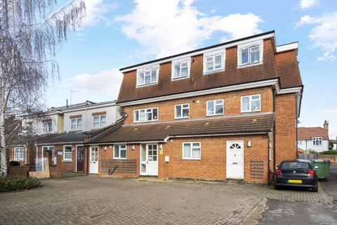 Hidden Close, West Molesey, Surrey, KT8