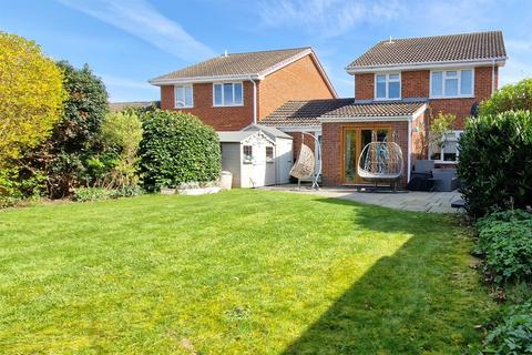 4 bedroom detached house for sale, Gladstone Close, Newport Pagnell, Buckinghamshire, MK16