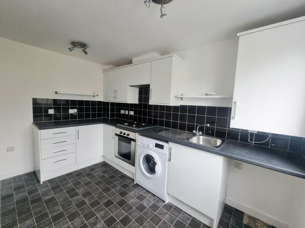 Kitchen 2.jpeg