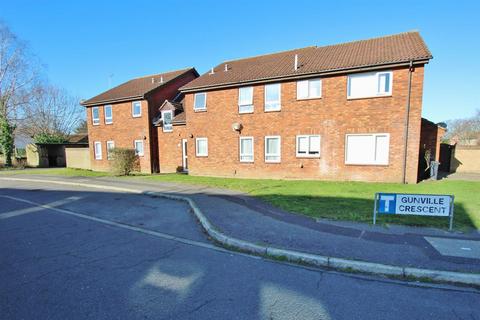 Studio to rent, Gunville Crescent, Bournemouth