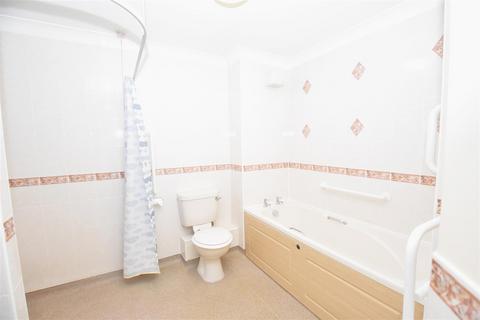 2 bedroom retirement property for sale, Ashingdon Road, Rochford