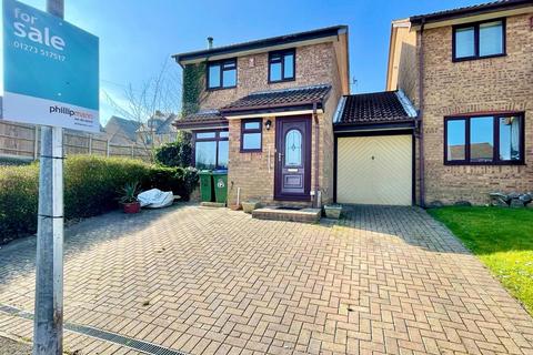 12 Brazen Close, Newhaven, BN9 9XZ