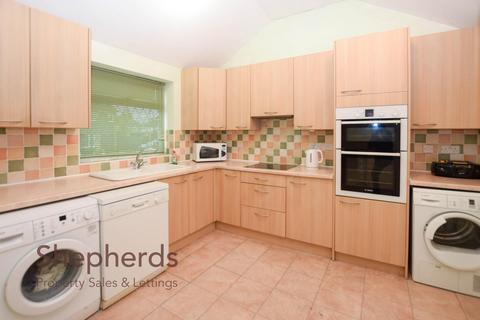 17 Windsor Close, Cheshunt, Waltham Cross, EN7 5LW
