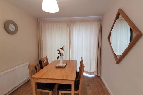 3 bedroom house to rent, Liddle Court, Newcastle Upon Tyne