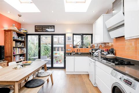 84 Elphinstone Road, London, E17 5EX