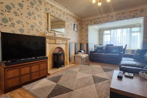 3 bedroom end of terrace house for sale, Torquay Gardens, Ilford