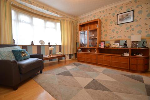 3 bedroom end of terrace house for sale, Torquay Gardens, Ilford