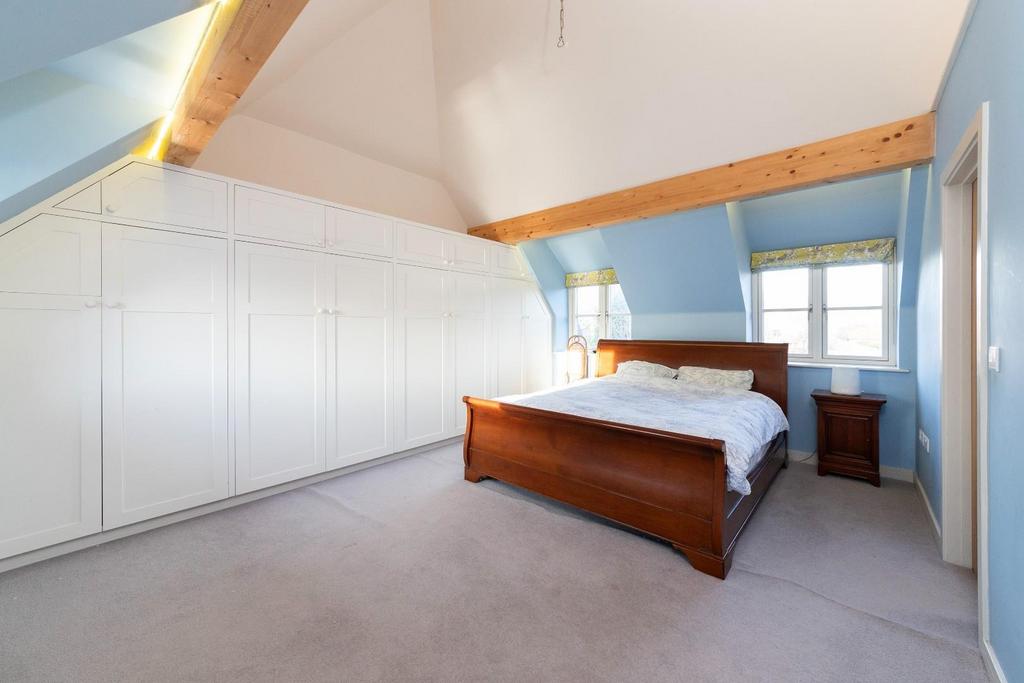 MASTER BEDROOM.jpg