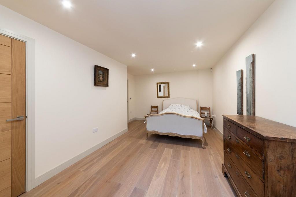 EXAMPLE LOWER GROUND FLOOR BEDROOM.jpg