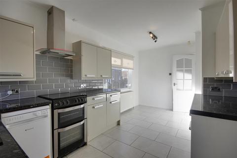 10 Beech Lawn, Anlaby, Hull, HU10 7BN