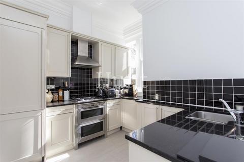 3 bedroom apartment for sale, Arlington House, Repton Park IG8