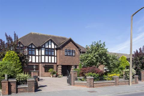 7 bedroom detached house to rent, Hainault Road, Chigwell, Essex