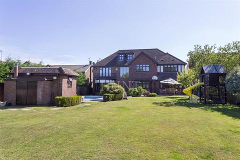 7 bedroom detached house to rent, Hainault Road, Chigwell, Essex