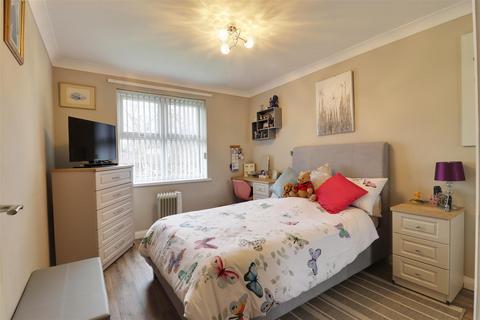1 bedroom flat for sale, Lowfield Road, Anlaby, Hull