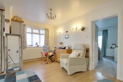 2 bedroom detached bungalow for sale, Midhurst Drive, Ferring, Worthing