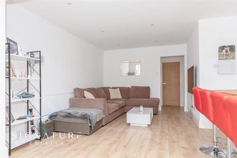 1 Avon Close, Watford, WD25 0DN