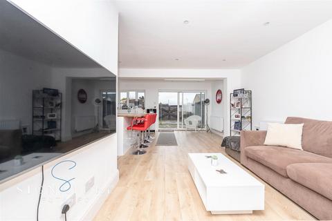 1 Avon Close, Watford, WD25 0DN