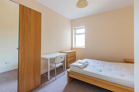 2 bedroom flat to rent, Newport Road, Cardiff CF24