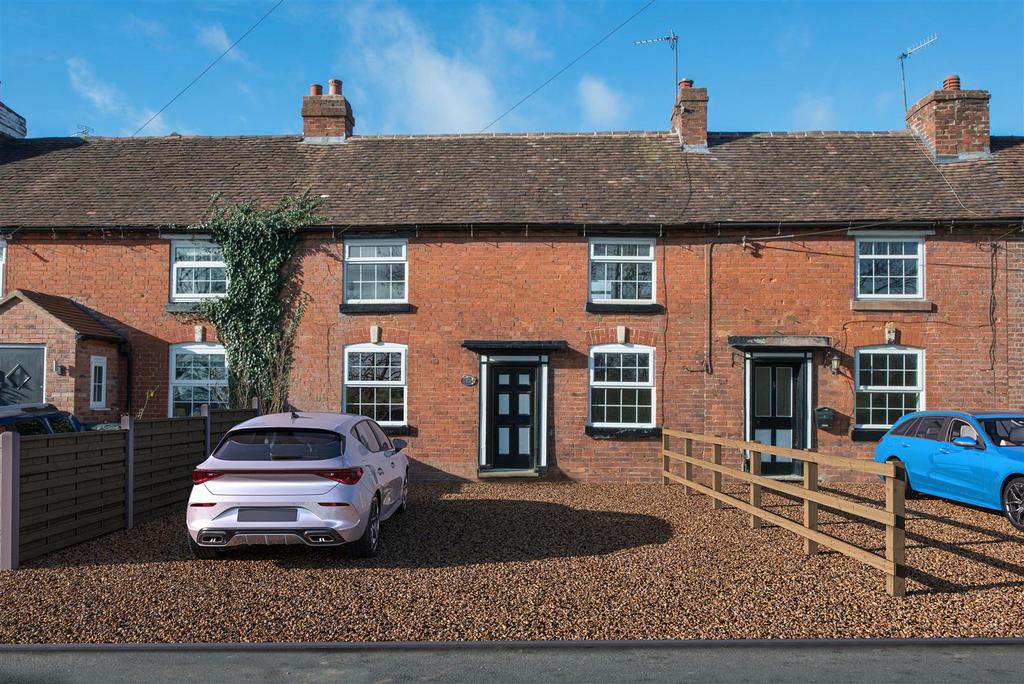 Kidderminster Road, Cutnall Green, Droitwich 2 bed terraced house for