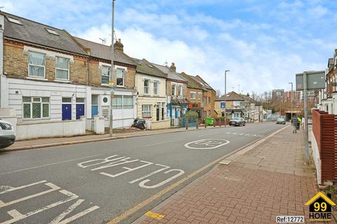 2 bedroom flat to rent, Plough Road, London, Wandsworth, SW11