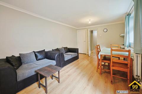 2 bedroom flat to rent, Plough Road, London, Wandsworth, SW11
