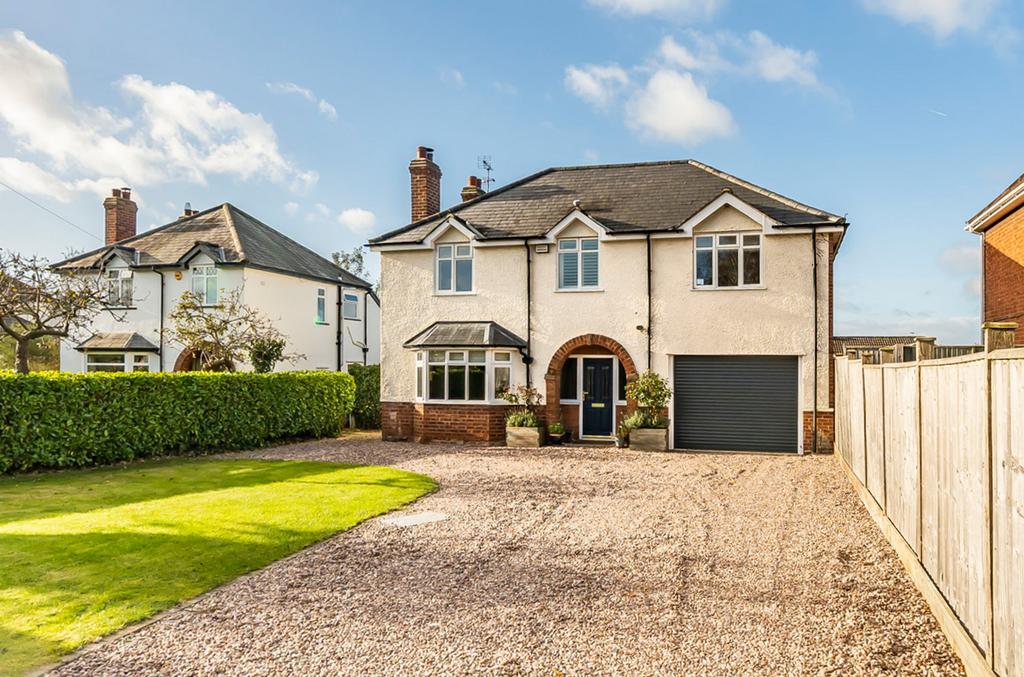 Pershore Road, Eckington, Worcestershire 4 bed detached house for sale