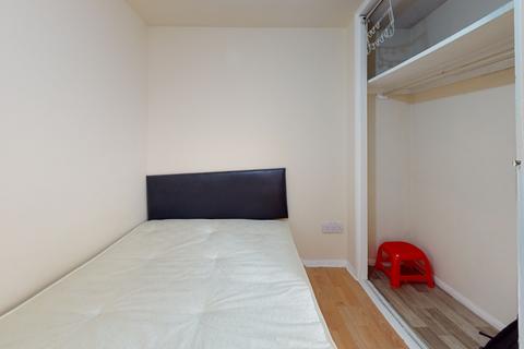 1 bedroom flat for sale, Plowman Close, London, N18
