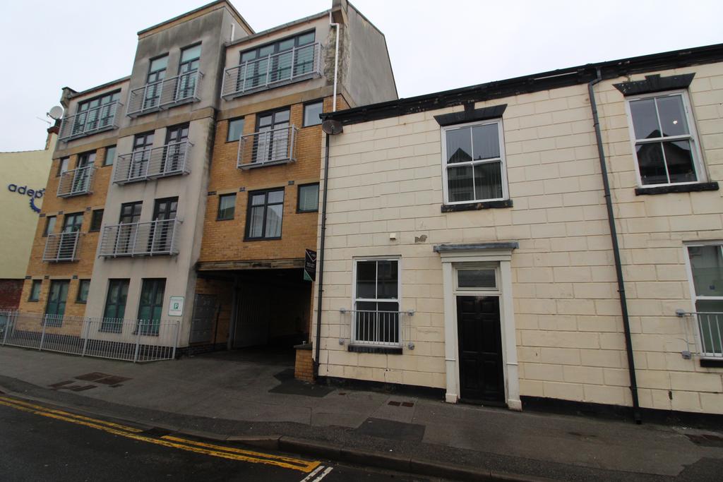 1 Bedroom Flat   For Sale by Auction