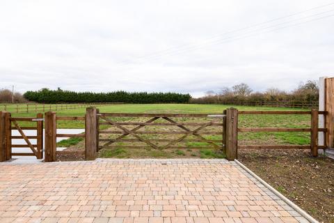 4 bedroom barn conversion for sale, Gypsy Lane, Upper Staploe, Cambridgeshire, PE19