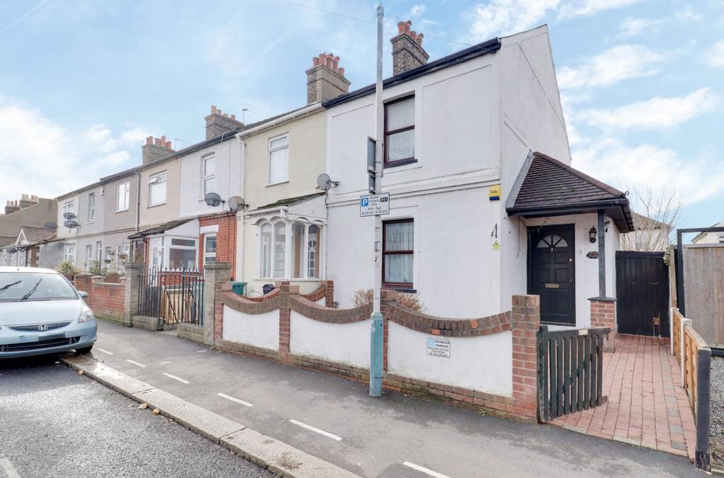 Melville Road, Rainham RM13 3 bed end of terrace house for sale £365,000
